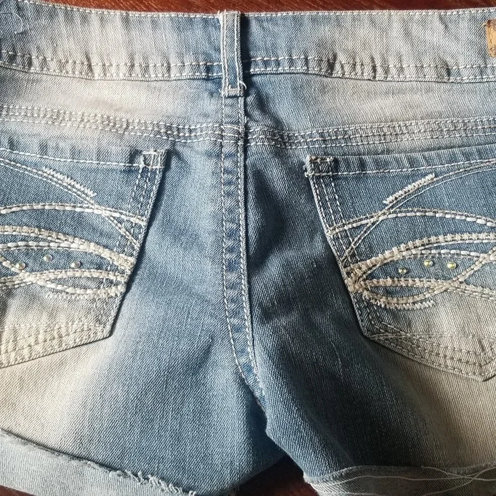 Shorts - Picture 2 of 3